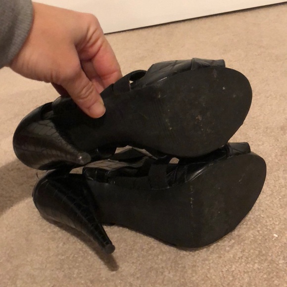 Peep toe ankle booties - Picture 4 of 4